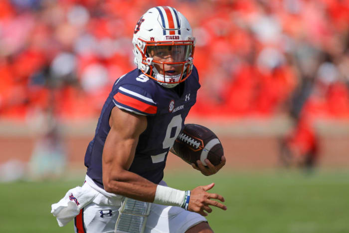 Auburn quarterback Robby Ashford carries the ball against Penn State.